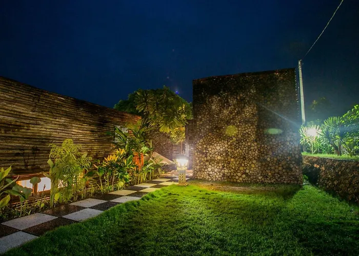 Kabeh Jati Garden & Restaurant Casa de hóspedes